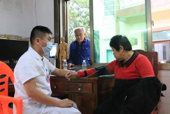 乡医情,守护乡村健康的守护者